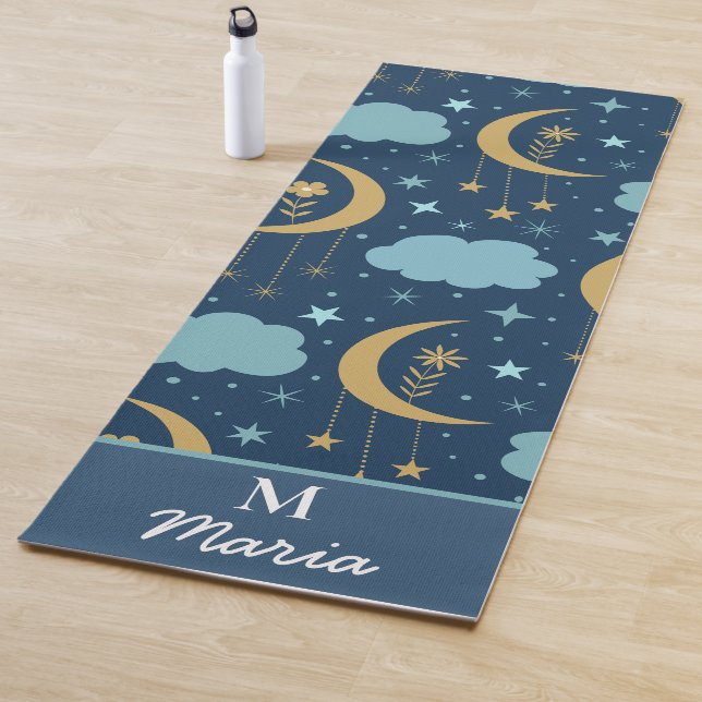 Esterilla De Yoga Luna Boho Dorada Con Nubes Monogramadas  (In situ)