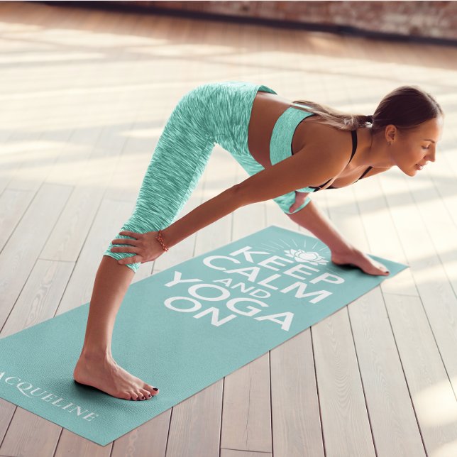 Esterilla De Yoga Mantener El Yoga Tranquilo En Monograma Lotus Mint (Keep Calm Yoga On Monogram Lotus Mint Green Yoga Mat)