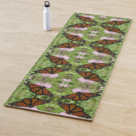 Esterilla De Yoga Mariposa monarca sobre el ladrillo rosado - foto e