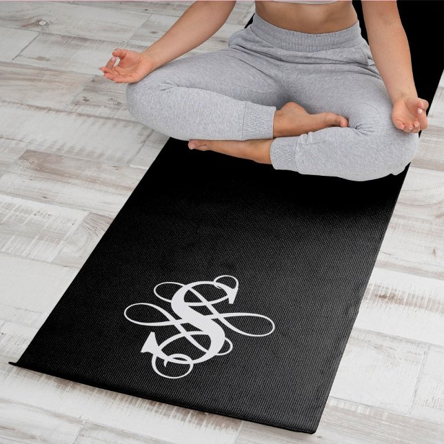 Esterilla De Yoga Monograma inicial de giro blanco y negro (Subido por el creador)