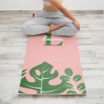 Esterilla De Yoga Monograma moderno de hojas tropicales<br><div class="desc">Diseño botánico personalizado de moda de yoga mate.</div>