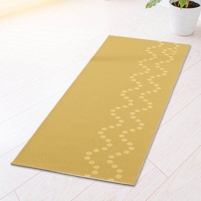 Esterilla De Yoga Mustard Yellow Minimal Dotted Wavy Lines Initials (Subido por el creador)