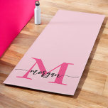 Esterilla De Yoga Nombre del Monograma de Giro de Guión Moderno Cali<br><div class="desc">Mejora tu práctica con nuestro Hot Pink Modern Script Girly Monograma Yoga Mat! Esta alfombra de yoga, con un vibrante diseño rosado caliente y personalizada con su nombre en un guión moderno y elegante, añade un toque elegante a su rutina de entrenamiento. Fabricado con material de alta calidad y no...</div>