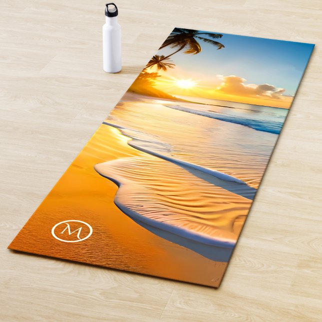 Esterilla De Yoga Ondas Tropicales Monogramo Beach Waves Sunset (Yoga mat featuring a painting of a sunset on a relaxing tropical beach with your custom monogram)