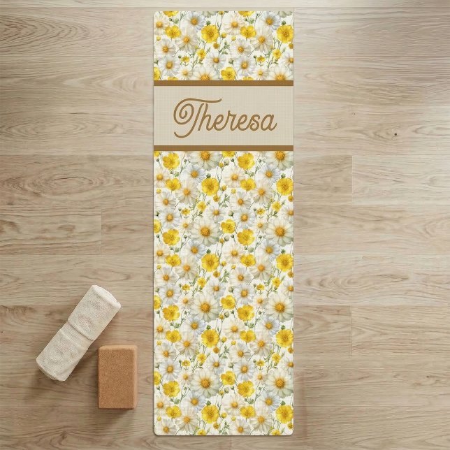 Esterilla De Yoga Patrón de flores silvestres amarillas con monogram (Subido por el creador)