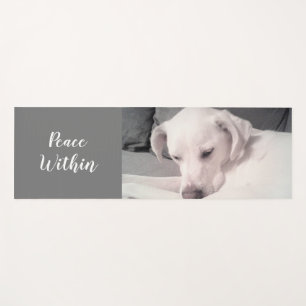Esterilla De Yoga Perro blanco tranquilo y tranquilo que cae dormido