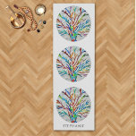 Esterilla De Yoga Resumen personalizado<br><div class="desc">Esta exclusiva alfombra de yoga está decorada con un mosaico de color arcoiris y es fácilmente personalizable con tu nombre o monograma. Original Mosaico © Michele Davies.</div>