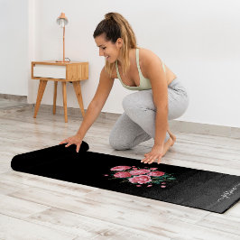 Esterilla De Yoga Rosas Rojas sobre Negro con nombre en letra cursiv