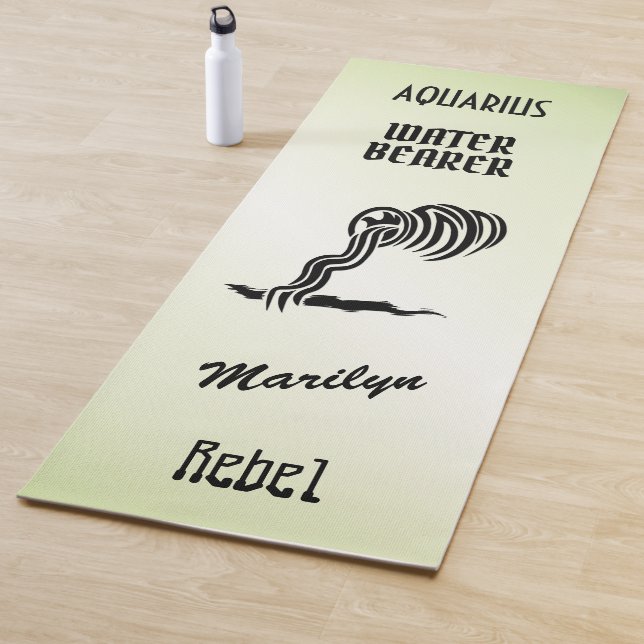 Esterilla De Yoga Rótulo Aquarius Zodiac y símbolo verde (In situ)