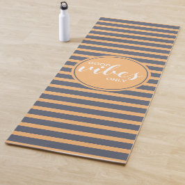 Esterilla De Yoga Solo Buenos Vibraciones Tipografía Naranja y Azul