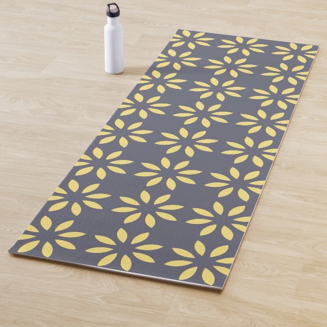 Esterilla De Yoga Yellow Abstract Flowers on Slate Blue (In situ)