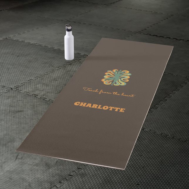 Esterilla De Yoga Yoga pose swirls retro brown orange name slogan  (Subido por el creador)