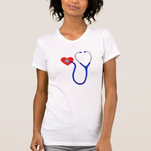 Estetoscopio y camiseta del corazón