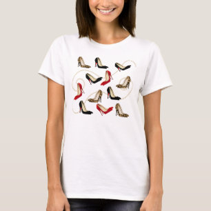 Estiletes y camiseta de moda de las señoras de la