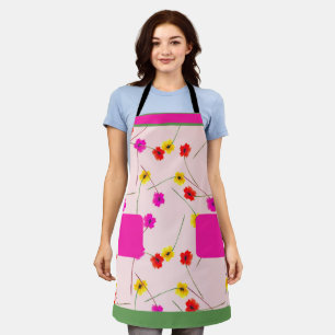 Estiloso delantal rosa floral con bolsillos falsos