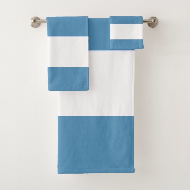 Estípidos náuticos azules y blancos sobre un (In situ)