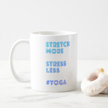 Estire más tensión menos la taza simple de la yoga