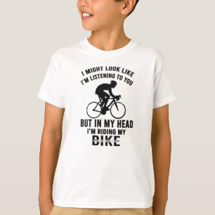 Estoy en mi cabeza montando mi camiseta en bicicle