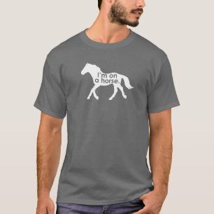 Estoy en una camiseta de la oscuridad del caballo