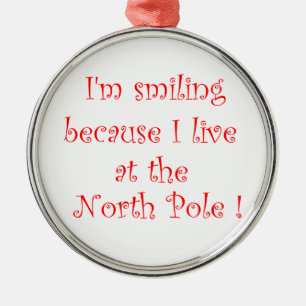 Estoy sonriendo porque es un ornamento redondo pre