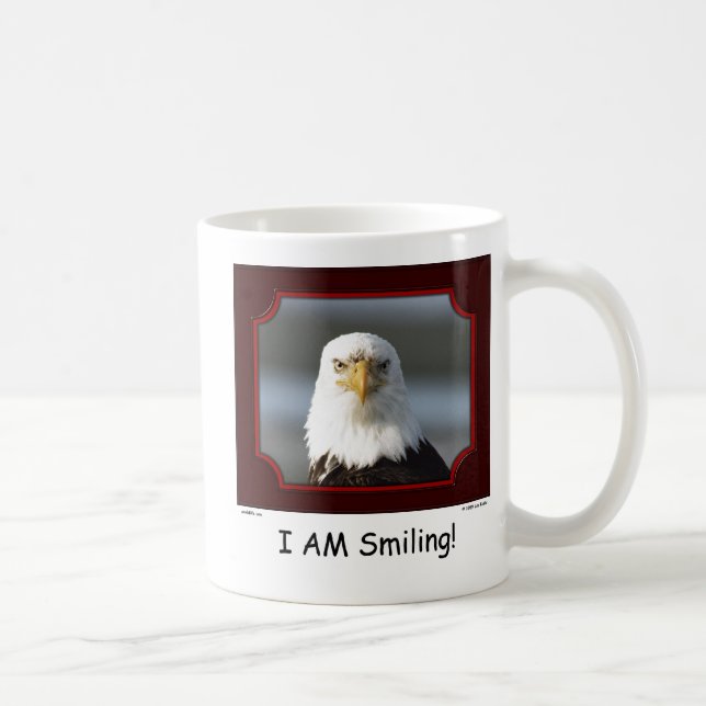 "Estoy sonriendo!" Taza de Eagle calvo (Derecha)