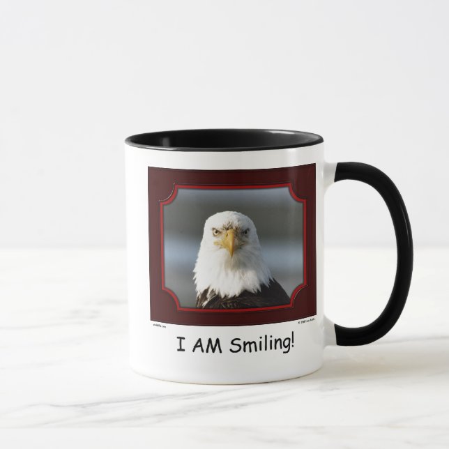 "Estoy sonriendo!" Taza de Eagle calvo (Derecha)