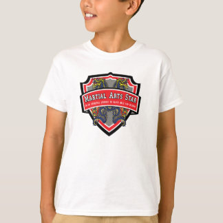 Estrella de artes marciales en camiseta