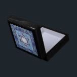 Estrella de la caja de David Keepsake Celebracione<br><div class="desc">Esta elegante caja de regalo de Star of David presenta un bonito diseño de madera con acentos dorados y un intrincado mosaico que bordea la estrella. Ideal para llevar a cabo pequeños y significativos regalos judíos, esta caja es perfecta para Bat Mitzvah, Bar Mitzvah, Hanukkah, Chanukah, bodas judíos o cualquier...</div>