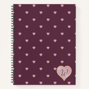 Estrellas dentro de corazones en cuaderno espiral