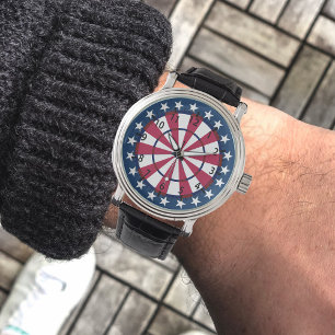 Estrellas patrióticas y reloj de pulsera en franja
