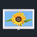 Estuche con tarjeta de visita de girasol amarillo<br><div class="desc">Casos de tarjeta de visita con girasol amarillo contra el sol en el cielo azul - Día de verano - naturaleza de la flor fotográfica - También puede personalizar - Elegir / Añadir su foto única - Imagen / Texto - Nombre / Color / Fuente / Tamaño / más -...</div>