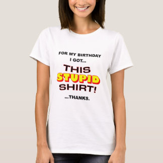 Estúpida camiseta de cumpleaños