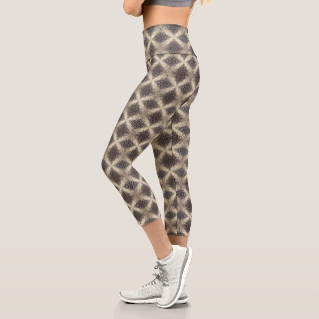 Ethereal Vision – Beyond Reality21 Capri Leggings (Izquierda)