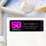 Etiqueta 50 and fabulous hot pink foil dots return address<br><div class="desc">“50 and fabulous.” Own it and usher in 50 with style! Send out this stunning, modern, graphic glam, hot pink faux foil “50” and dots on a black return address label will help make her birthday a party to remember. Matching and coordinating invitations, envelopes, stickers, paper napkins, paper plates, mugs...</div>