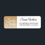 Etiqueta 60 Sassy Gold Purpurina 60th Birthday Return Addre<br><div class="desc">Celebra haber cumplido 60 años de estilo con este moderno diseño de cumpleaños 60 en un fondo oscuro y purpurina dorado, una etiqueta de retorno de cumpleaños número 60 de moda que puedes personalizar y enviar para la celebración de tu fiesta de cumpleaños número sesenta. Las palabras sesenta y sassy...</div>