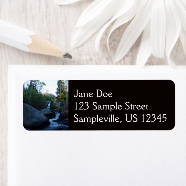 Etiqueta Alberta cae al amanecer en las montañas rocosas (In situ)