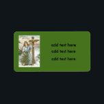 Etiqueta Angel Christmas Tree Cross Winter Cottage<br><div class="desc">Es hora de celebrar las fiestas. Esta imagen vintage de Navidad muestra a un ángel con un árbol de Navidad. Una casita de campo de invierno al fondo.</div>