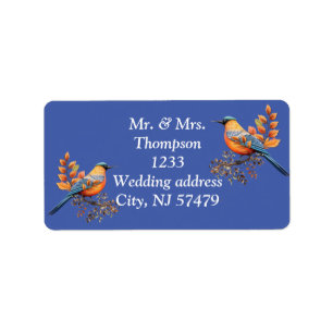 Etiqueta Árboles altos, hojas otoñales y aves azules.