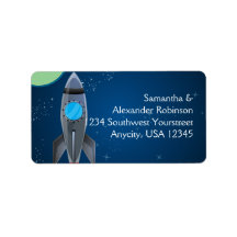 Barco de cohetes en el espacio ultraterrestre