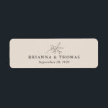 Etiqueta Beige Simple Boda Botánico Cigar Band<br><div class="desc">Este sencillo y elegante diseño de etiquetas ha sido creado para ser utilizado como una banda de puros personalizado para un boda, aniversario o fiesta de compromiso. Tiene un fondo de color beige otoñal con una elegante plantilla de texto gris carbón para personalizar con los nombres de Bride y Groom...</div>