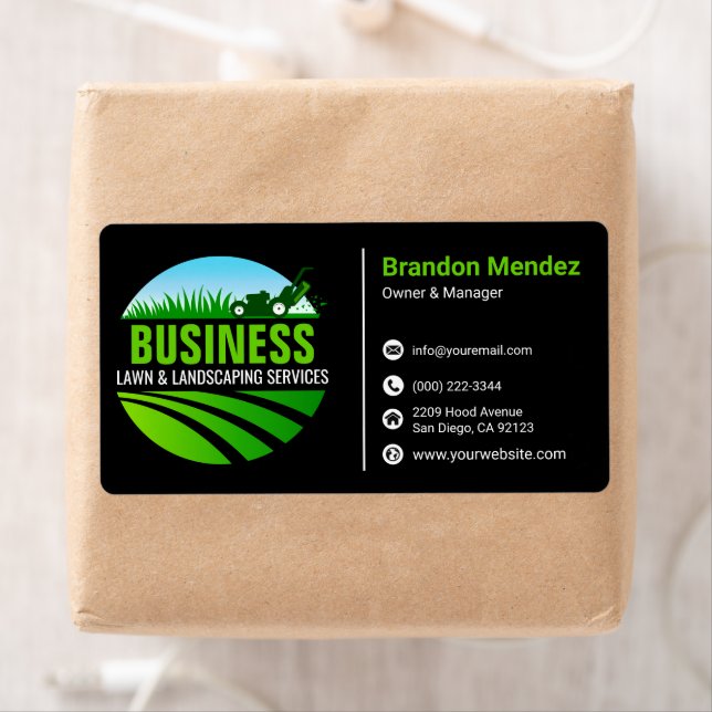 Etiqueta Black Green Lawn Care Landscaping Mowing Service (In situ)