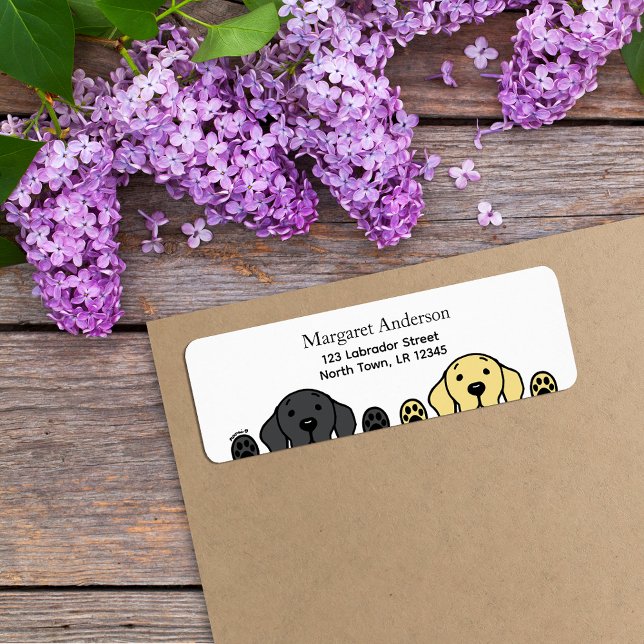Etiqueta Black Lab y Yellow Lab Watching (Black Lab and Yellow Lab Cartoon Design Return Address Label for Labrador Owners.  Cute and funny.)