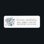 Etiqueta Blue Floral 18th Birthday Return Address<br><div class="desc">Añade un toque de bonito a tu sobre de invitación de 18 años. Un ramo de flores azul polvoriento decora el lado izquierdo. Un tipo de letra de guión clásico permite a la gente conocer la ocasión especial. Un tipo de letra tradicional agrega la dirección.</div>