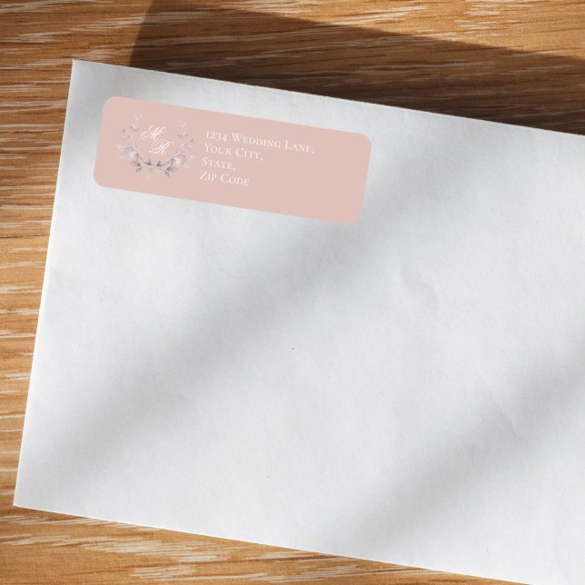 Etiqueta Blush Pink Wedding Monogram Floral Script (Blush pink monogram return address label on envelope, soft romantic wedding style)