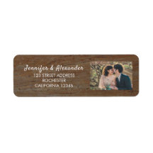 Boda rústica de novios y novios en un país de foto