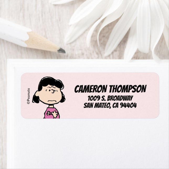 Etiqueta Cacahuetes | Lucy Con Brazos Cruzados (In situ)