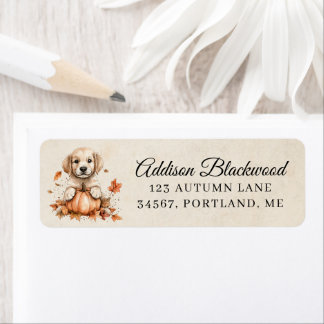 Etiqueta Cachorro adorable de Golden Retriever con calabaza