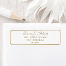 Caligrafía moderna en oro sobre dirección de boda