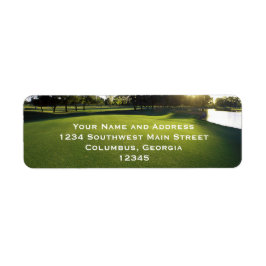 Etiqueta Campo de golf verde al amanecer