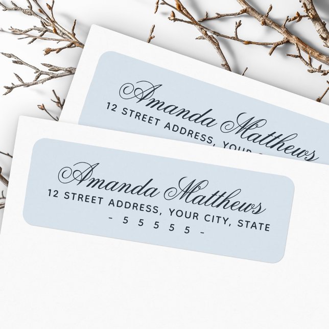 Etiqueta Chic elegante azul polvoriento escritura caligráfi (Chic trendy dusty blue calligraphy script address label)